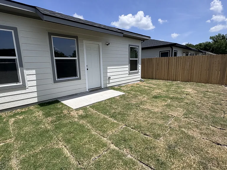 3209 Bourland St — Photo 18