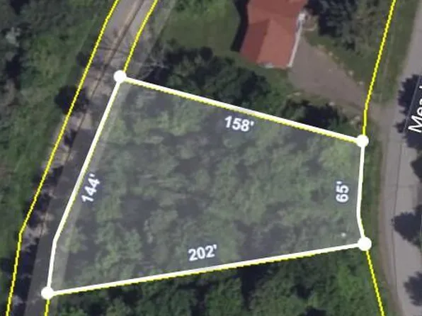 15 Meadowview Dr, Lake Ariel, PA 18436