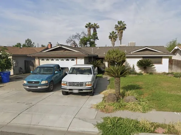1080 Whitney Dr, Hanford, CA 93230