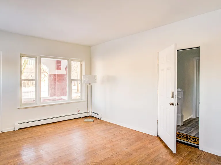 1834 E 101st St #5 — Photo 6