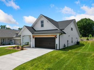 1692 Ashmead Ln, Clemmons, NC 27012