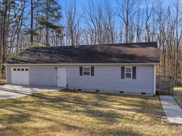 149 Pacific Dr, Statesville, NC 28677