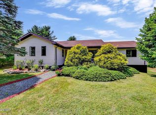 100 Overlook Ln, Lords Valley, PA