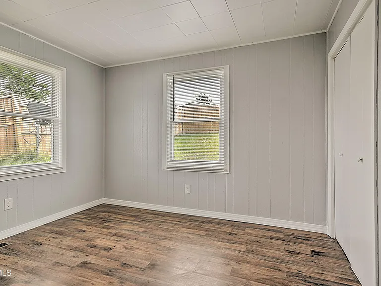 463 Manville Rd — Photo 17