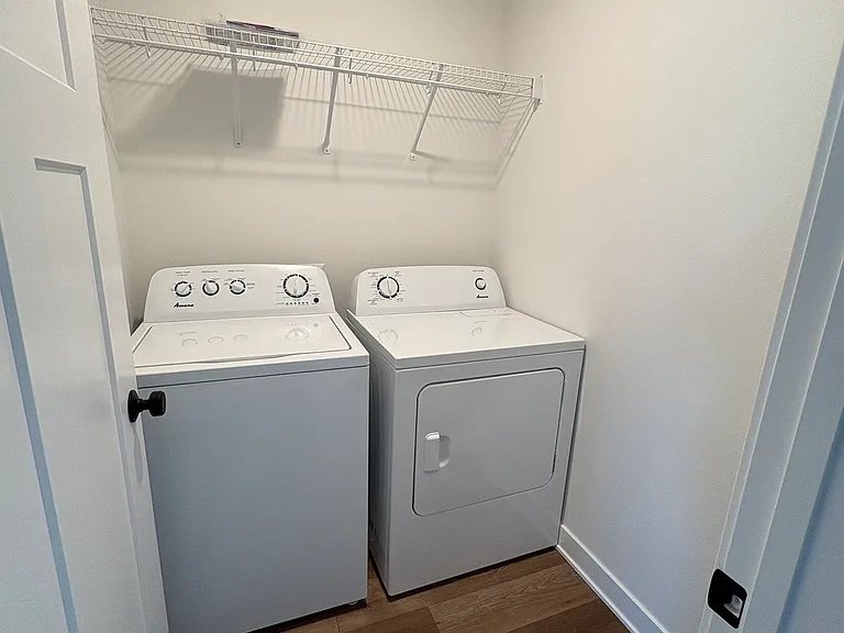 220 NW Waverly Dr #1 — Photo 30