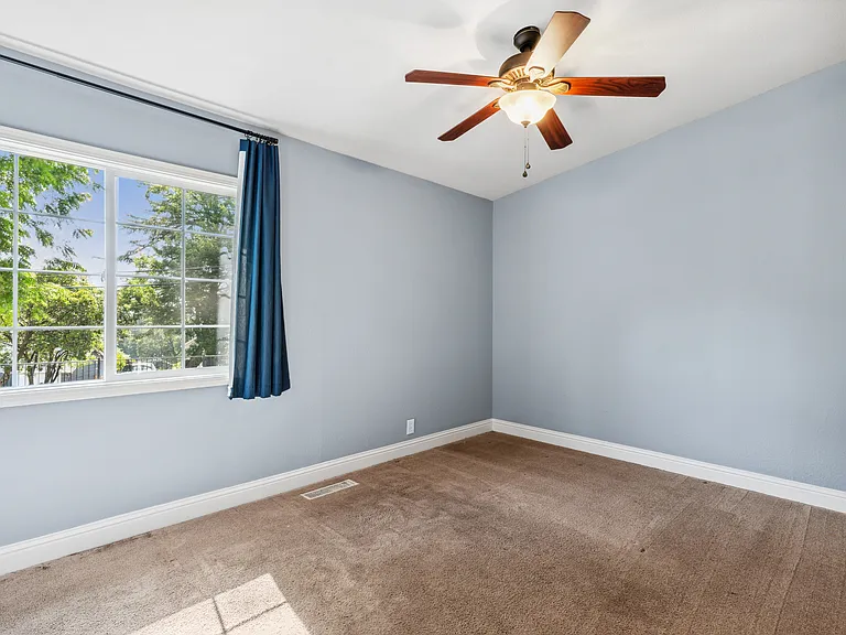 2nd smaller bedroom