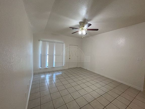 4th image of 1204 Nicholas Cir APT B
