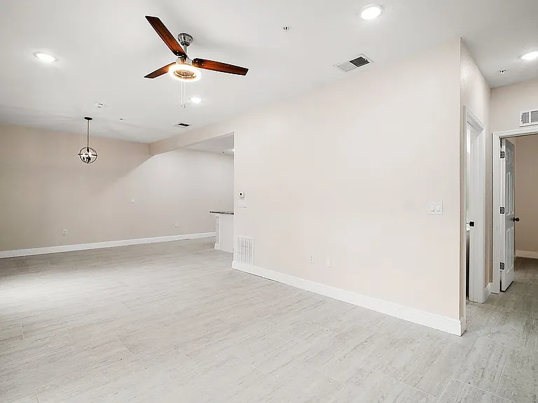 201 N Dewey St #202 — Photo 10
