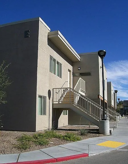 3180 Harrison St — Photo 3