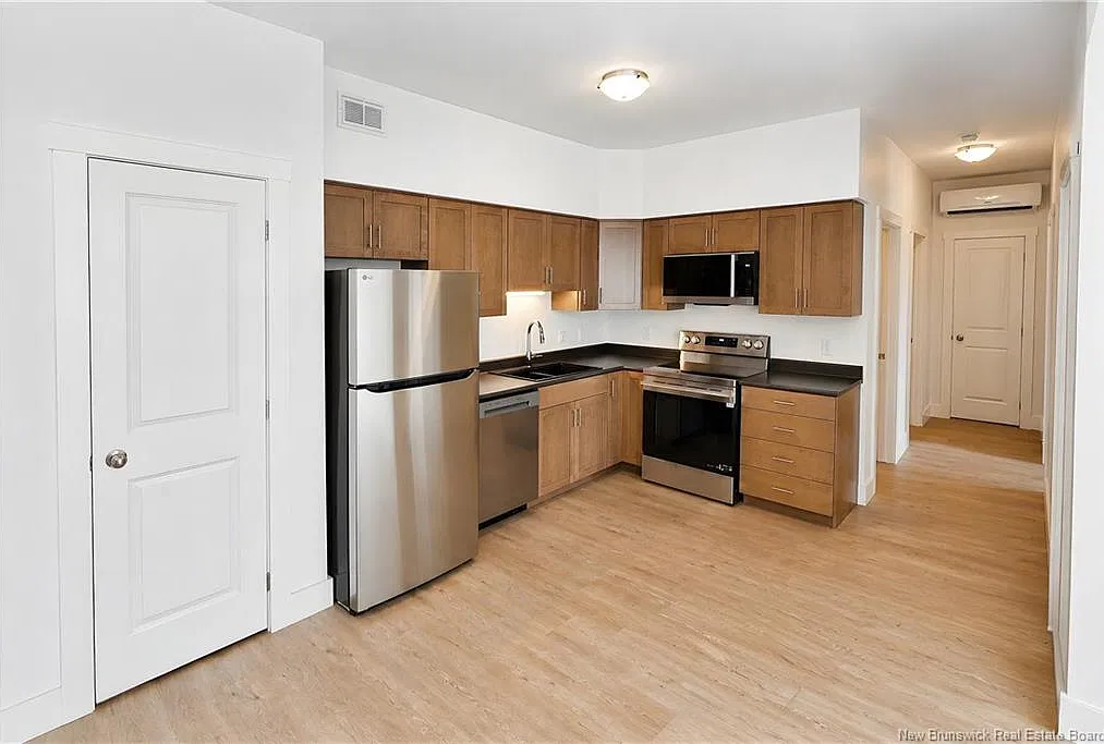 2 bed, 1.0 bath, 850 sqft, $1,875 — Photo 3