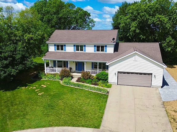 3rd image of 104 Maple Cir