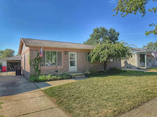 17350 E Pointe Dr, Roseville, MI 48066