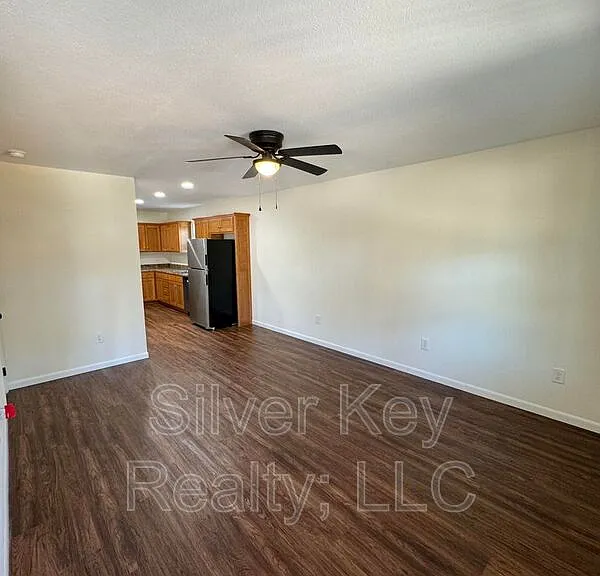 141-155 Oak St #155 — Photo 4