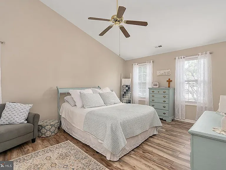 17 Whitestone Dr — Photo 32