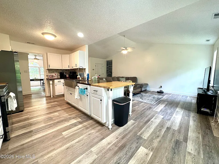 502 Worth Dr — Photo 4