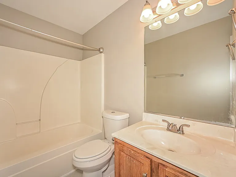2619 Danbury Cir — Photo 15