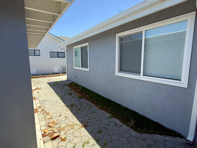 1528 Sheffield Dr — Photo 3