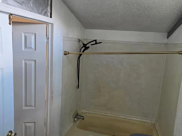 617 Hickory St, Fresno, TX 77545
