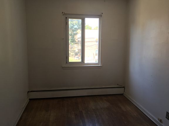 3rd image of 2452 Wilson Ave