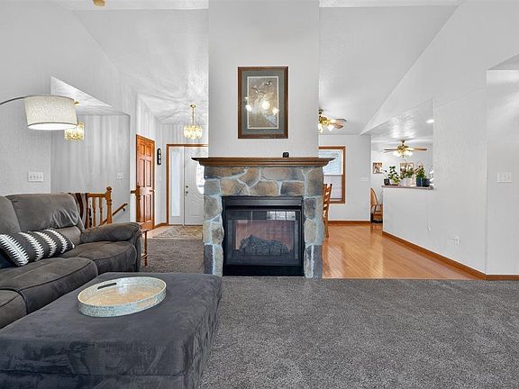 5th image of 3905 Memory Ln