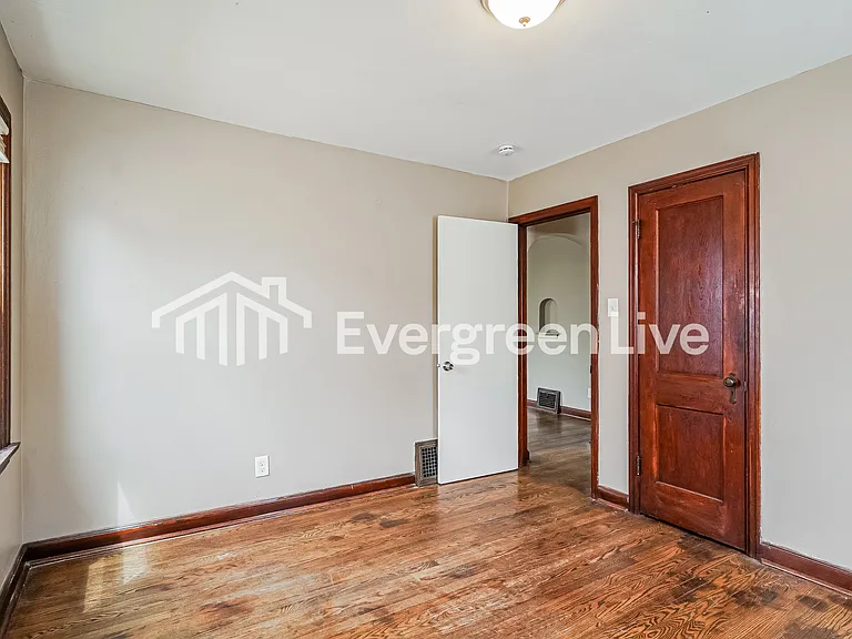 141 W Norwich St — Photo 8