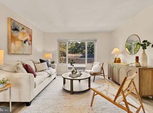 10419 Montrose Ave APT 302, Bethesda, MD 20814