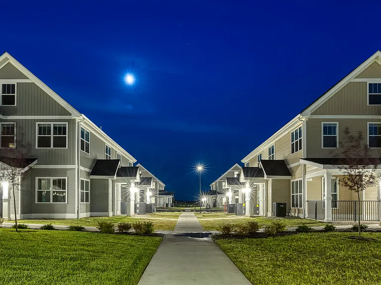 Hickory Cottages Apartment Homes — Photo 1