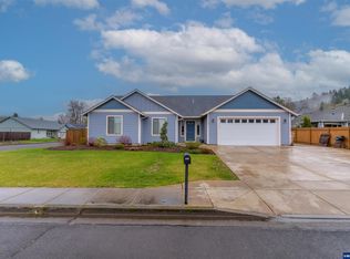 797 29th Ave, Sweet Home, OR 97386