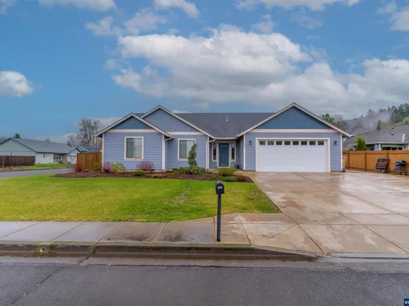 797 29th Ave, Sweet Home, OR 97386