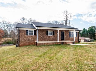 440 Greenlea Cir, Taylorsville, NC 28681