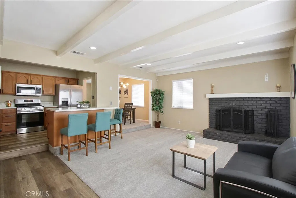 3 bed, 1400 sqft, $2,800 — Photo 3