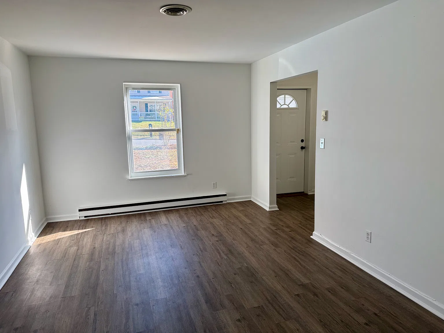 3 bed, 1280 sqft, $2,200 — Photo 4