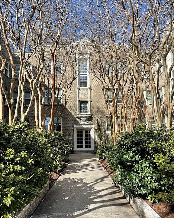 1st image of 940 Gates Ave APT A2