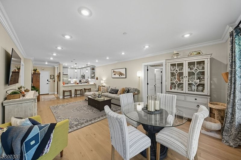 1st image of 208 Fischer Ct