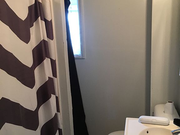4th image of 4628 Woodland Ave APT 3R