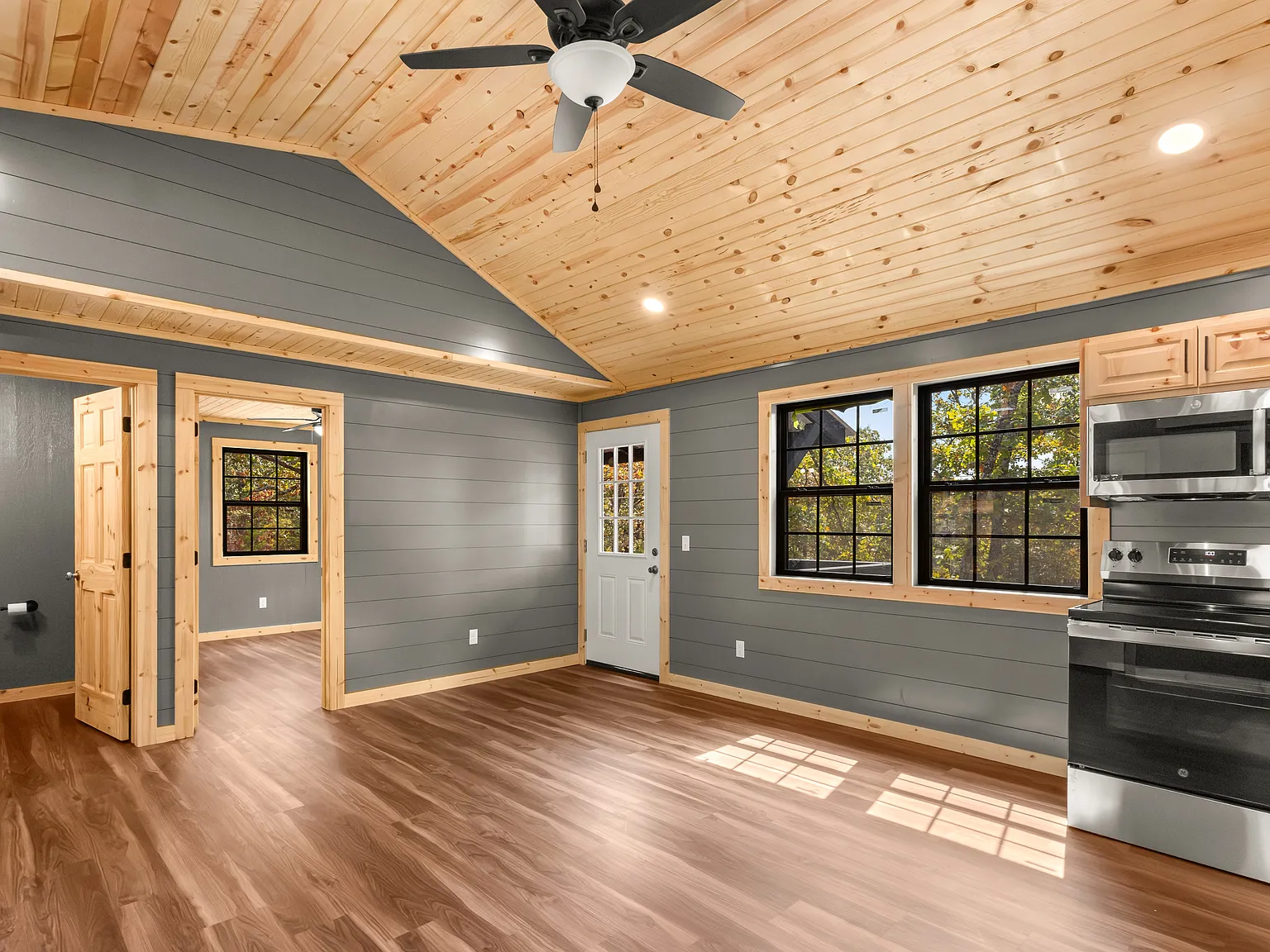 2 bed, 1.5 bath, 850 sqft, $1,400 — Photo 4