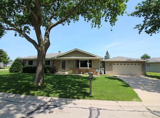 9680 W Arch Ave, Milwaukee, WI 53224