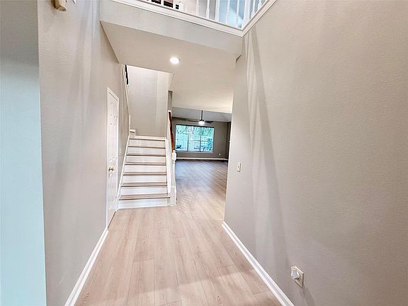 2nd image of 2915 Veva Dr