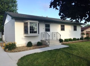 145 7th St, Jesup, IA 50648