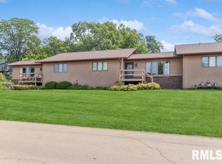 301 4th St, Fulton, IL 61252