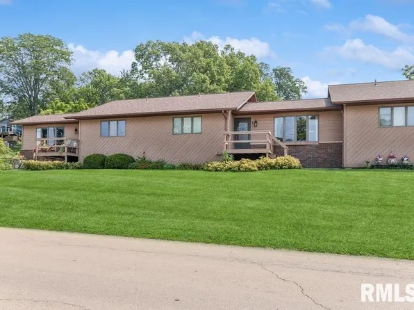 301 4th St, Fulton, IL 61252