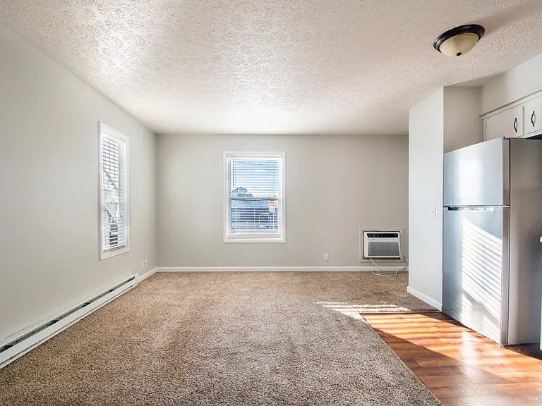 Pinewood Apartments — Photo 3