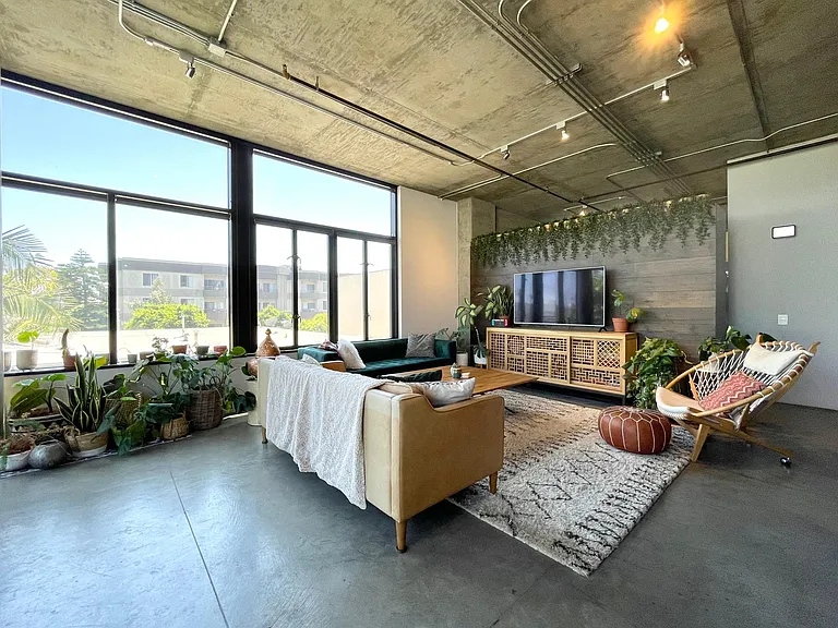 835 Locust Ave #326 — Photo 6