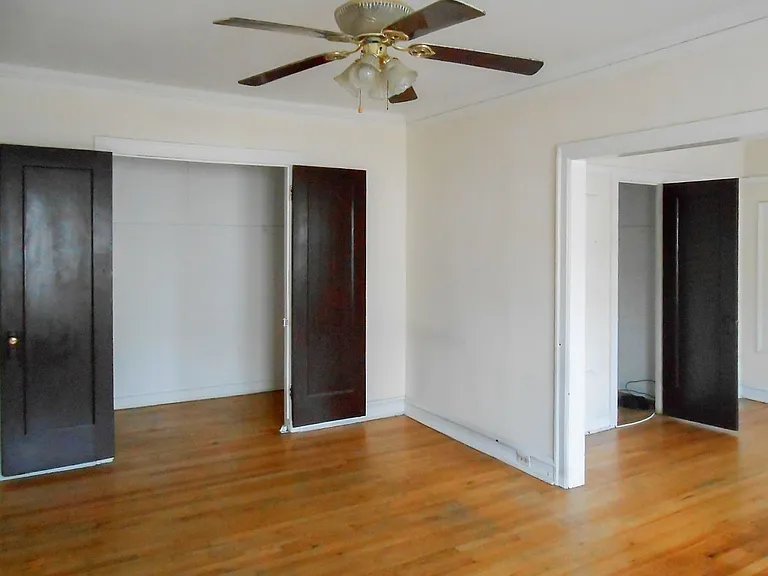 5208-14 N. Damen / 2000-10 W. Foster — Photo 9