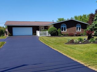 12 Brunck Rd, Lancaster, NY 14086