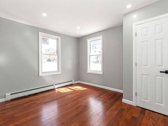 4th image of 2202 Loretta Rd