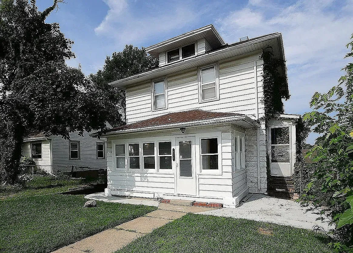 6 bed, 2184 sqft, $650 — Photo 1