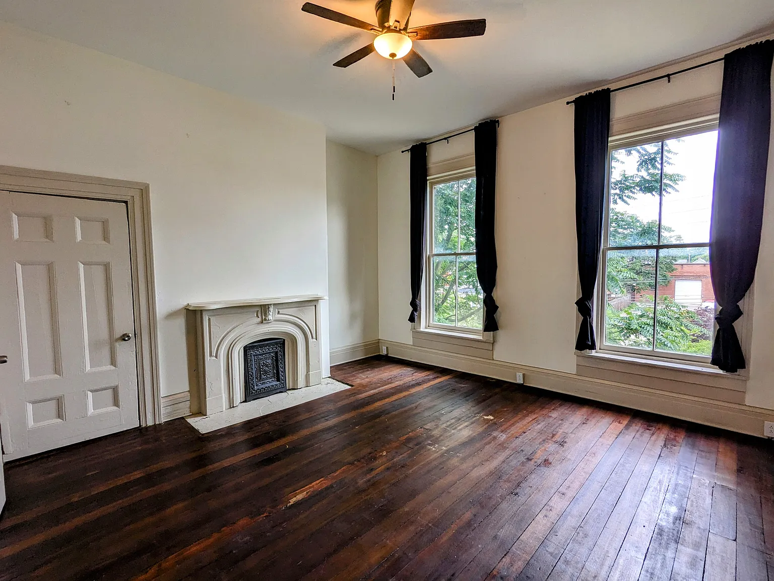 1 bed, 1.0 bath, $1,050 — Photo 2