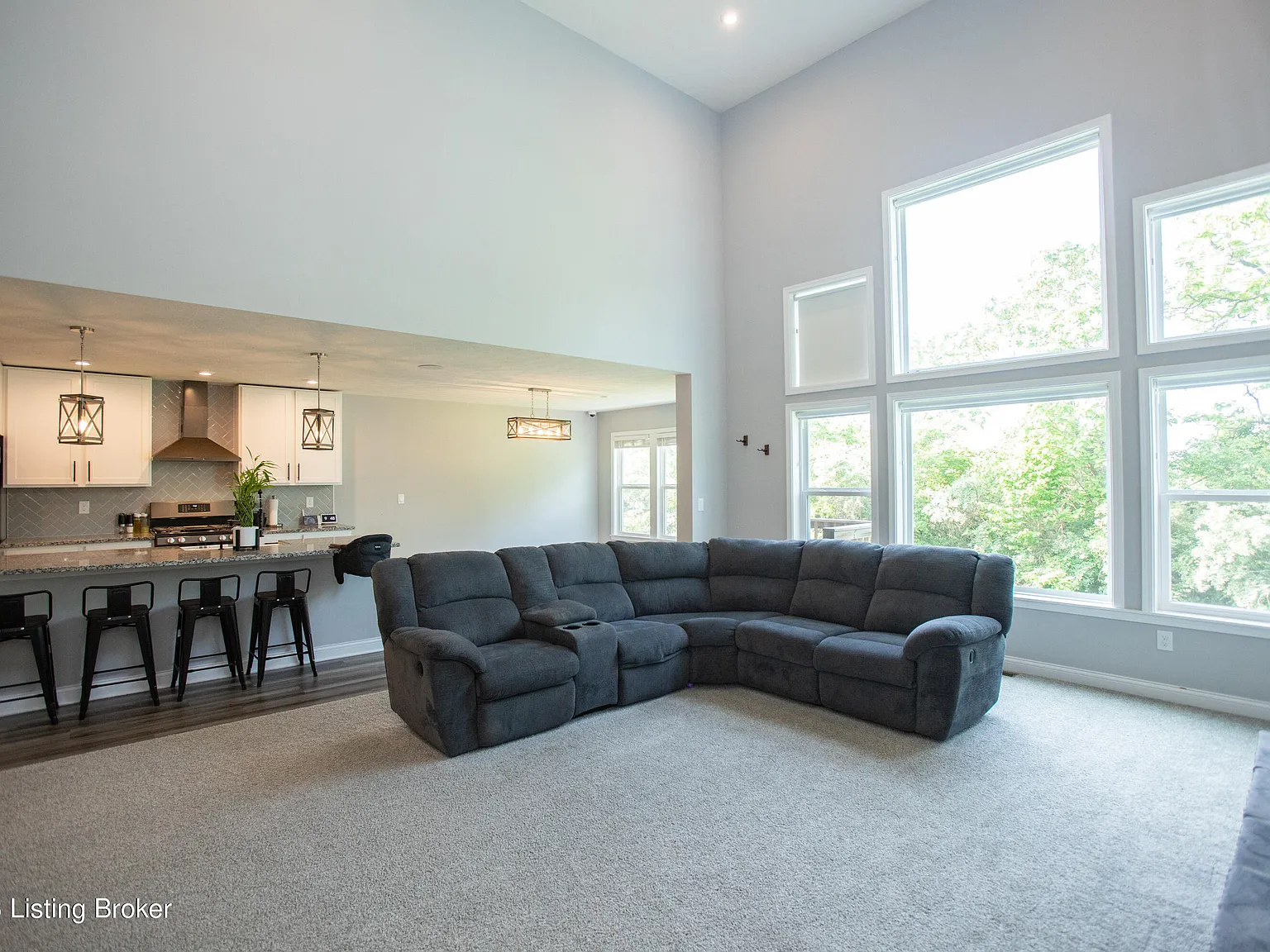 4 bed, 2.5 bath, 2932 sqft, $2,950 — Photo 4