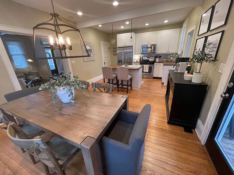 Open concept dining & kitchen